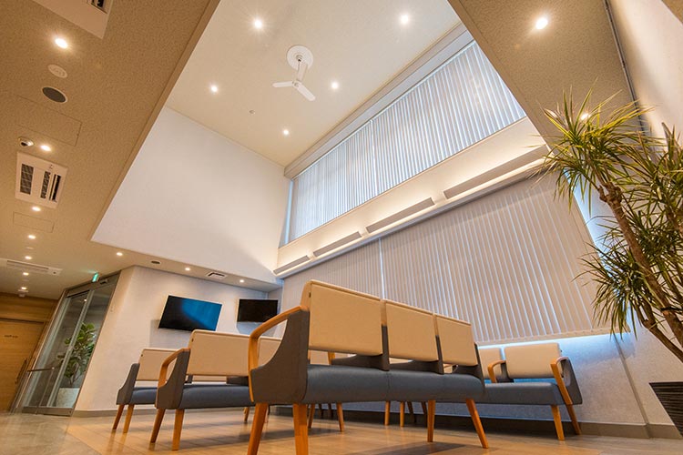 待合室（暖色系ライト）