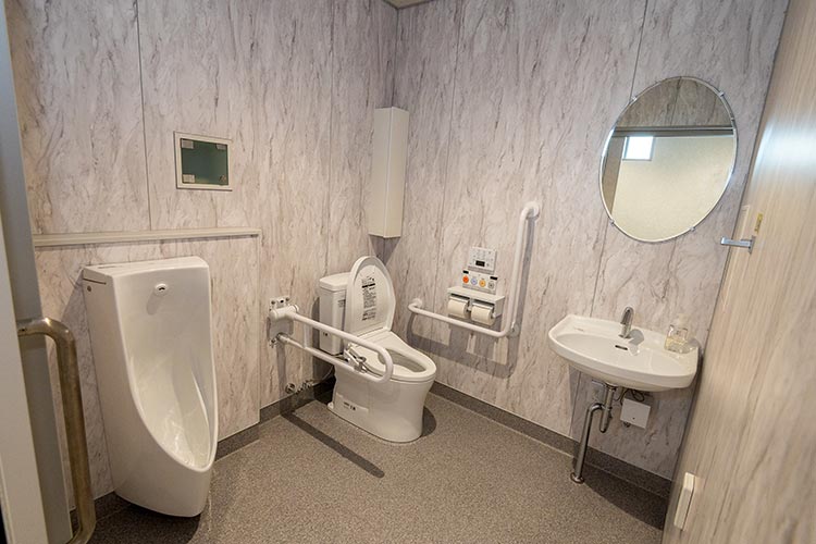 多目的トイレ（男性用）